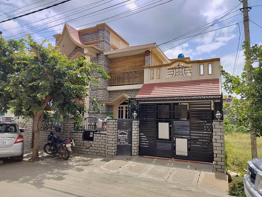 ತುಮಕೂರಿನ ಸಪ್ತಗಿರಿ ಬಡಾವಣೆಯಲ್ಲಿ ಇರುವ ಕೆ.ಎನ್.ನಾಗರಾಜ್ ಮನೆ
