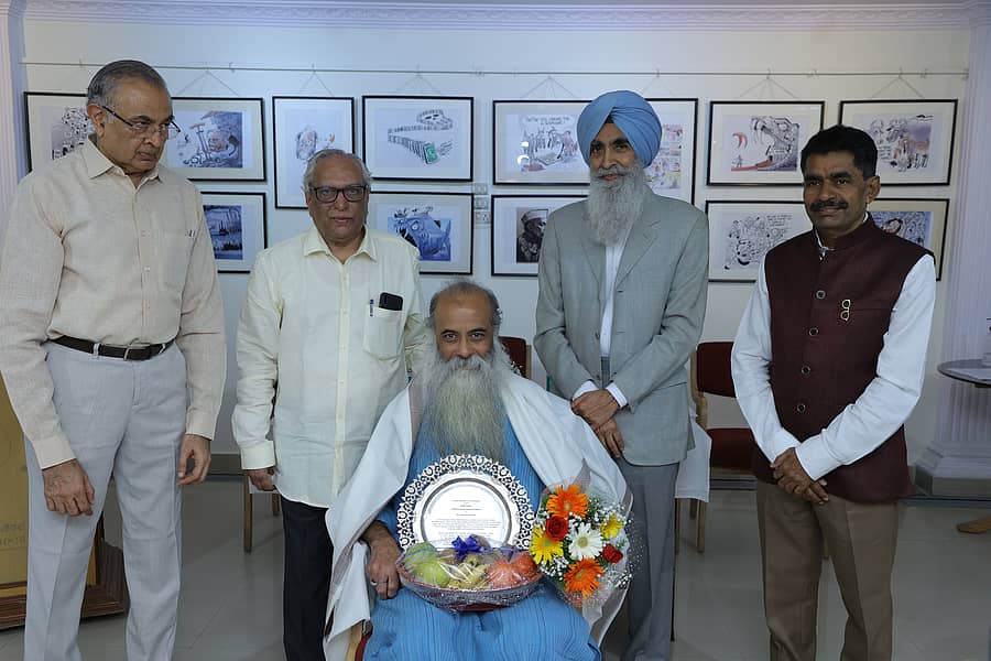 ಸಮಾರಂಭದಲ್ಲಿ ಜಯಂತೊ ಬ್ಯಾನರ್ಜಿ ಅವರಿಗೆ ‘ಬಾರ್ಟನ್ಸ್ ಜೀವಮಾನ ಸಾಧನೆ ಪ್ರಶಸ್ತಿ’ ಪ್ರದಾನ ಮಾಡಲಾಯಿತು. ಭರತ್ ಮೆಹ್ತಾ, ವಿ.ಜಿ. ನರೇಂದ್ರ, ಚಿರಂಜೀವಿ ಸಿಂಘ್ ಹಾಗೂ ಎನ್ಇಸಿಇಯ ಮುಖ್ಯ ಮಾನವ ಸಂಪನ್ಮೂಲ ಅಧಿಕಾರಿ ಕೆ. ಅನಂತ ಗೌಡ ಇದ್ದಾರೆ.