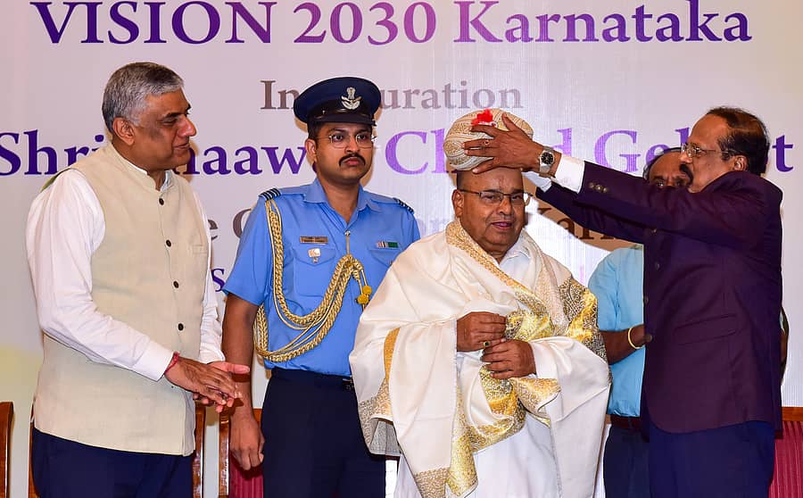 ‘ವಿಷನ್–2023 ಕರ್ನಾಟಕ’ ವಿಚಾರ ಸಂಕಿರಣದಲ್ಲಿ ರಾಜ್ಯಪಾಲ ಥಾವರಚಂದ್ ಗೆಹಲೋತ್ ಅವರನ್ನು ಕೆ.ಎಸ್. ನಾರಾಯಣಸ್ವಾಮಿ ಸನ್ಮಾನಿಸಿದರು. ಎಂ.ವಿ. ರಾಜೀವ್ ಗೌಡ, ಇದ್ದಾರೆ –ಪ್ರಜಾವಾಣಿ ಚಿತ್ರ