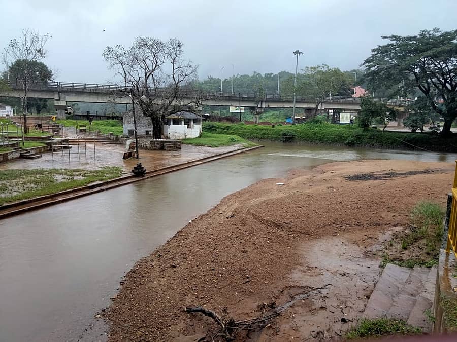 ಭಾಗಮಂಡಲದ ತ್ರಿವೇಣಿ ಸಂಗಮದಲ್ಲಿ ತಳಮಟ್ಟಕ್ಕಿಳಿದ ನೀರಿನ ಹರಿವು