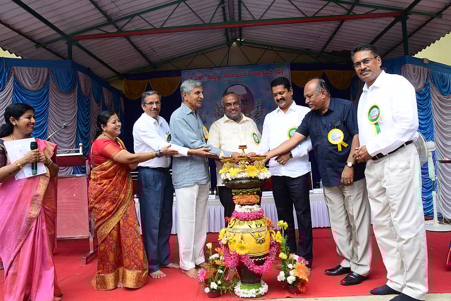 ಟಿ.ಎಸ್. ಸುಬ್ಬಣ್ಣರ 32ನೇ ಸ್ಮರಣೆ ಕಾರ್ಯಕ್ರಮವನ್ನು ಶಾಸಕ ಟಿ.ಎಸ್‌. ಶ್ರೀವತ್ಸ ಉದ್ಘಾಟಿಸಿದರು. ಶೋಭಾ ಸುನಿಲ್‌, ಸದಾಶಿವಮೂರ್ತಿ, ಬಸವೇಗೌಡ, ನಿರಂಜನ್‌ ಕುಮಾರ್‌, ಎಸ್‌.ಟಿ. ರವಿಕುಮಾರ್ ಹಾಗೂ ಜಿ.ಸಿ. ರಾಜಣ್ಣ ಇದ್ದರು