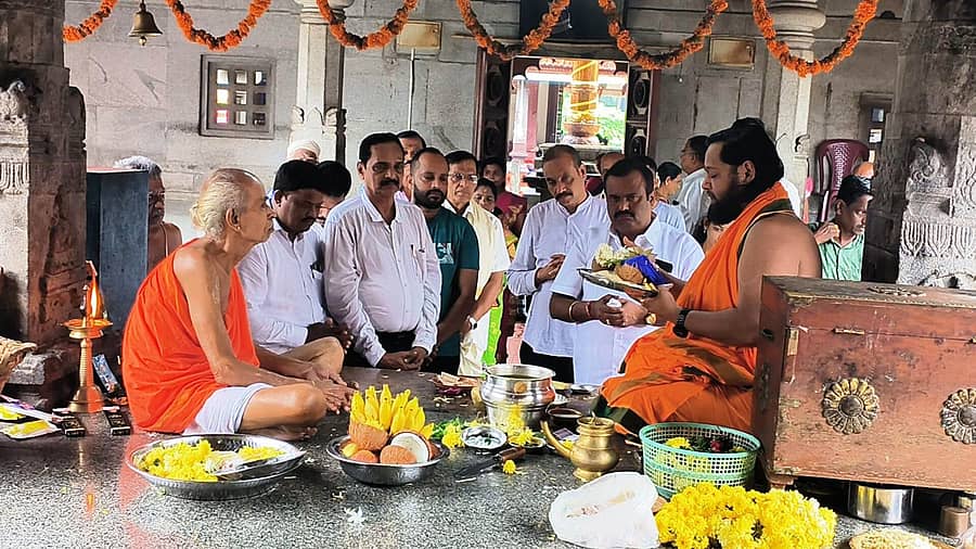 ಕಾಪು ಲಕ್ಷ್ಮಿ ಜನಾರ್ದನ ದೇವಸ್ಥಾನದಲ್ಲಿ ಜೆಡಿಎಸ್ ವತಿಯಿಂದ ಎಚ್.ಡಿ. ಕುಮಾರಸ್ವಾಮಿ ಅವರ ಆರೋಗ್ಯಕ್ಕಾಗಿ ವಿಶೇಷ ಪೂಜೆ ಸಲ್ಲಿಸಲಾಯಿತು