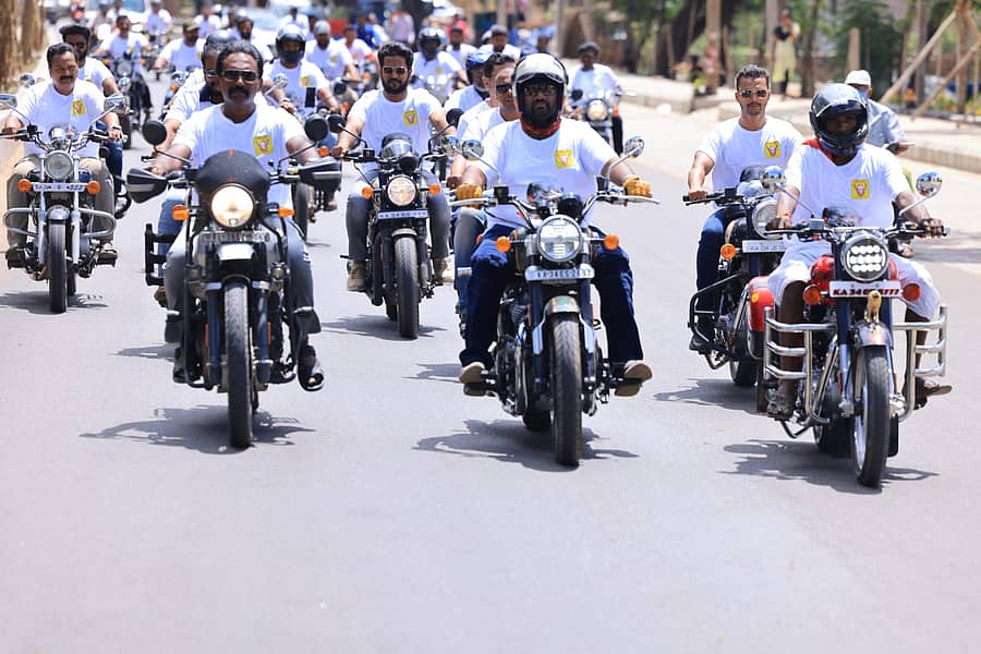 ಚಂದ್ರಯಾನ–3 ಯಶಸ್ಸಿನ ಹಿನ್ನೆಲೆಯಲ್ಲಿ  ಬಳ್ಳಾರಿ ‘ಪಿಸ್ಟನ್ ಬುಲ್ ರೈಡರ್ಸ್‘ ತಂಡ ನಗರದಲ್ಲಿ ಬುಲೆಟ್‌ ಬೈಕ್‌ ರ‍್ಯಾಲಿ ನಡೆಸಿತು