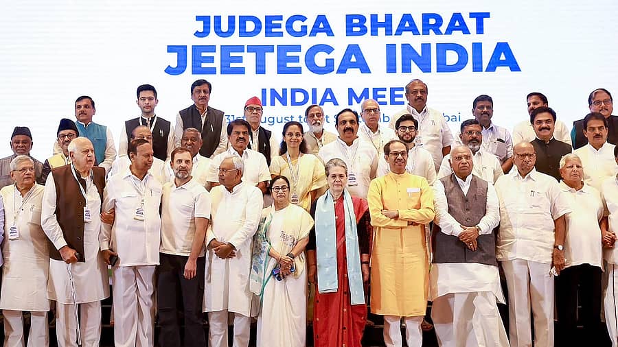 <div class="paragraphs"><p>ಮುಂಬೈನಲ್ಲಿ ಶುಕ್ರವಾರ ನಡೆದ ‘ಇಂಡಿಯಾ’ ಮೈತ್ರಿಕೂಟದ ಸಭೆಯಲ್ಲಿ ಪಾಲ್ಗೊಂಡಿದ್ದ ಅಂಗಪಕ್ಷಗಳ ಮುಖಂಡರು ಫೋಟೊಗೆ ಒಟ್ಟಿಗೆ ಪೋಸ್‌ ನೀಡಿದರು. –ಪಿಟಿಐ ಚಿತ್ರ</p></div>