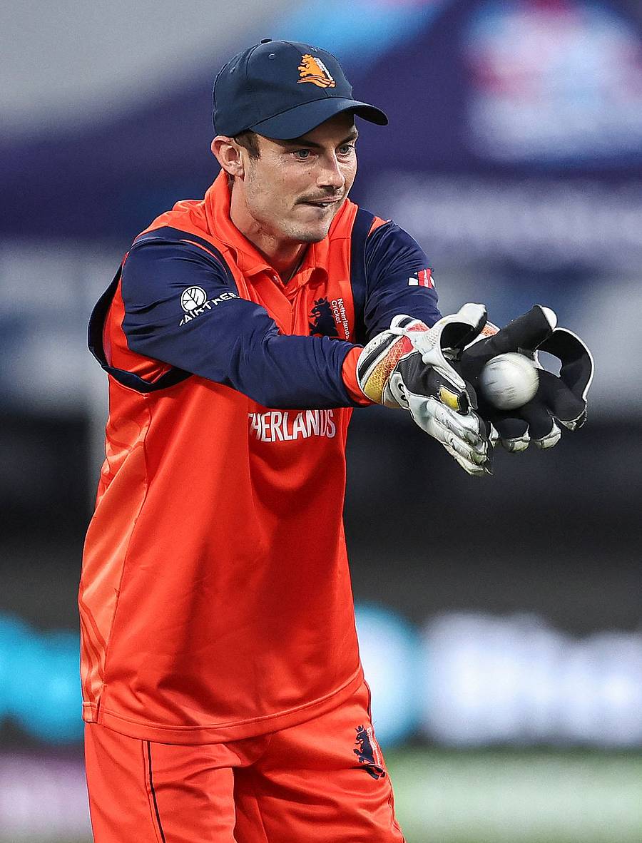 ಸ್ಕಾಟ್ ಎಡ್ವರ್ಡ್ಸ್