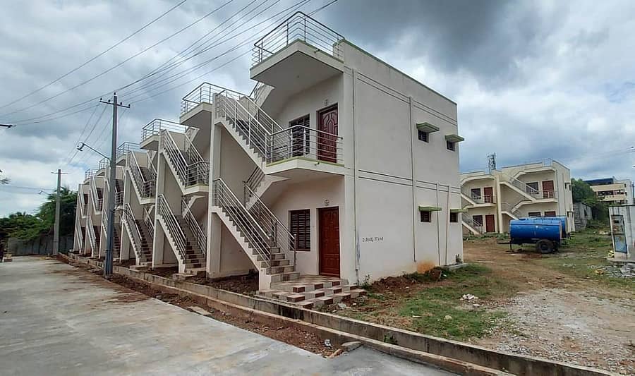 ಕೆಜಿಎಫ್‌ ಹೊರವಲಯದ ಸೂರಪಲ್ಲಿ ಗ್ರಾಮದಲ್ಲಿ ನಿರ್ಮಿಸಲಾಗಿರುವ ಪೌರಕಾರ್ಮಿಕರ ವಸತಿ ಸಮುಚ್ಚಯ