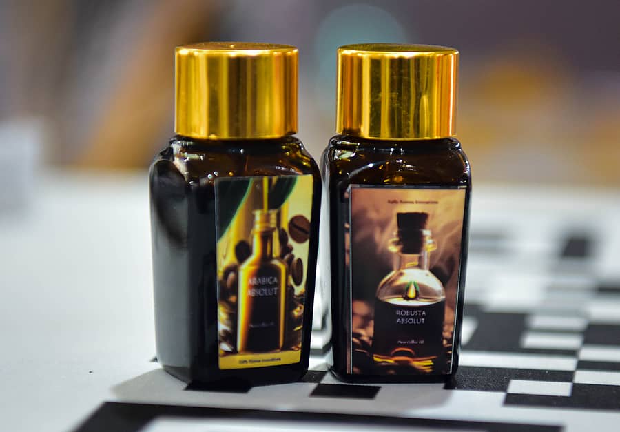 <div class="paragraphs"><p>ವಿಶ್ವ ಕಾಫಿ ಸಮ್ಮೇಳನದ ಪ್ರದರ್ಶನದಲ್ಲಿ ಕಂಡು ಬಂದ ಕಾಫಿ ತ್ಯಾಜ್ಯದಿಂದ ಮಾಡಿದ ತೈಲ. </p></div>