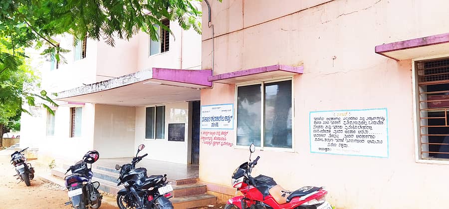 ತುಮಕೂರಿನ ಹನುಮಂತರಪುರದಲ್ಲಿರುವ ಸಮಾಜ ಕಲ್ಯಾಣ ಇಲಾಖೆ ಸರ್ಕಾರಿ ಕಲಾ ಕಾಲೇಜಿನ ಹಾಸ್ಟೆಲ್