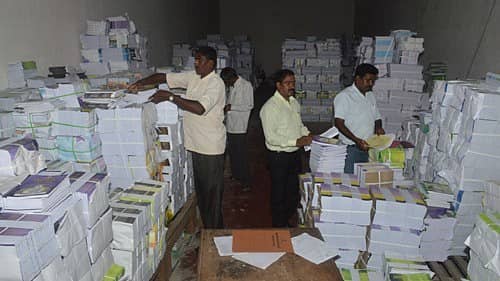 <div class="paragraphs"><p> ಶಿಕ್ಷಣ ಇಲಾಖೆ ಪಠ್ಯಪುಸ್ತಕ ಮಳಿಗೆಗೆ ಬಂದಿರುವ ಪಠ್ಯಪುಸ್ತಕಗಳು</p></div>