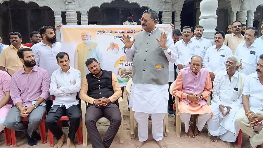 ಹೊಸಪೇಟೆಯಲ್ಲಿ ಶನಿವಾರ ನಡೆದ ನನ್ನ ಮಣ್ಣು ನನ್ನ ದೇಶ ಕಾರ್ಯಕ್ರಮದಲ್ಲಿ ಶಾಸಕ ಬಸನಗೌಡ ಪಾಟೀಲ ಯತ್ನಾಳ ಮಾತನಾಡಿದರು –ಪ್ರಜಾವಾಣಿ ಚಿತ್ರ