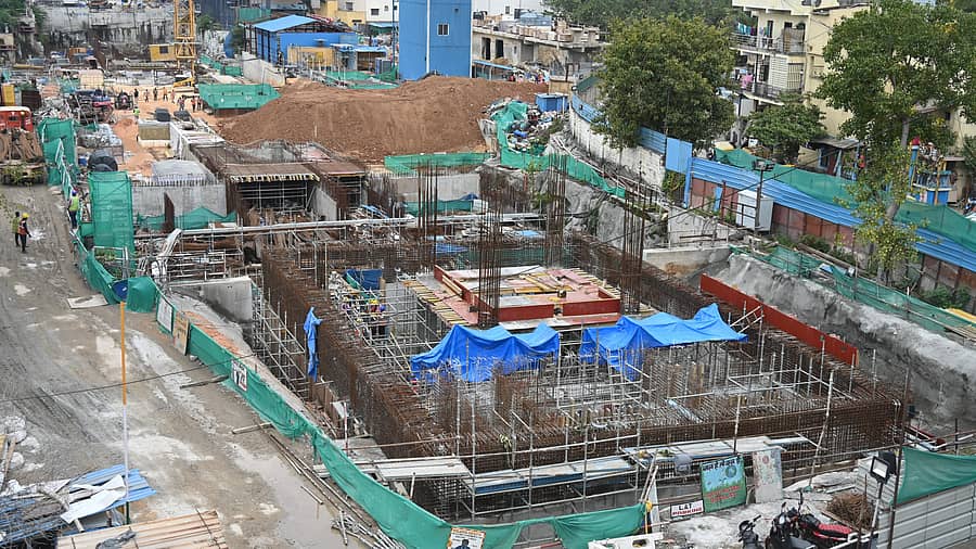 ಕಂಟೋನ್ಮೆಂಟ್‌ ಬಳಿ ನಿರ್ಮಾಣಗೊಳ್ಳುತ್ತಿರುವ ಮೆಟ್ರೊ ನಿಲ್ದಾಣ. –ಪ್ರಜಾವಾಣಿ ಚಿತ್ರ/ಎಸ್‌.ಕೆ. ದಿನೇಶ್‌