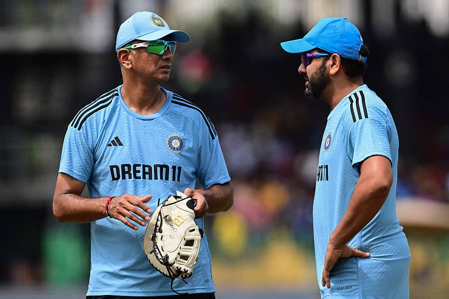 ಭಾರತ ತಂಡದ ಮುಖ್ಯ ಕೋಚ್ ರಾಹುಲ್ ದ್ರಾವಿಡ್ ಮತ್ತು ನಾಯಕ ರೋಹಿತ್ ಶರ್ಮಾ ಮಾತುಕತೆ  –ಎಎಫ್‌ಪಿ ಚಿತ್ರ