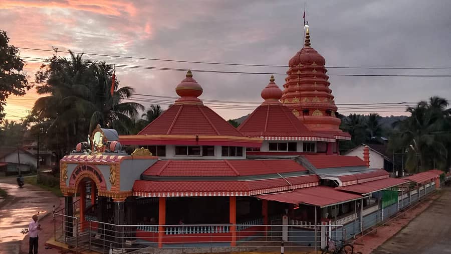 ಕಾರವಾರ ತಾಲ್ಲೂಕಿನ ಹಣಕೋಣ ಗ್ರಾಮದಲ್ಲಿರುವ ಸಾತೇರಿ ದೇವಾಲಯ.