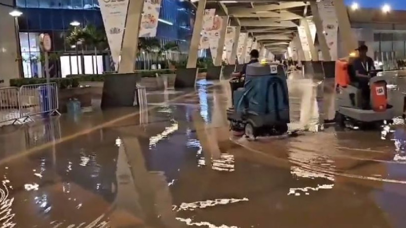 <div class="paragraphs"><p>‘ಭಾರತ ಮಂಟಪಂ’ನಲ್ಲಿ ಮಳೆ ನೀರು ನಿಂತಿರುವ ದೃಶ್ಯ</p></div>