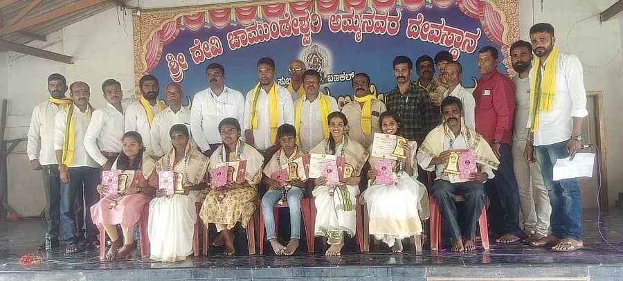 ಬಣಕಲ್ನಲ್ಲಿ ಮಲೆಯಾಳಿ ಸಂಘದಿಂದ ನಡೆದ ಬ್ರಹ್ಮಶ್ರೀ ನಾರಾಯಣ ಗುರುಗಳ ಜಯಂತಿ ಆಚರಣೆ ಕಾರ್ಯಕ್ರಮದಲ್ಲಿ ಸಾಧಕರನ್ನು ಸನ್ಮಾನಿಸಲಾಯಿತು