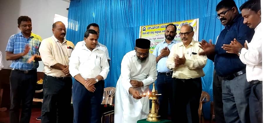 ಬ್ರಹ್ಮಾವರ ಎಸ್‌ಎಂಎಸ್‌ ಕಾಲೇಜಿನಲ್ಲಿ ನಡೆದ ಜಿಲ್ಲಾ ಮಟ್ಟದ ಥ್ರೋಬಾಲ್‌ ಟೂರ್ನಿಯನ್ನು ಸಂಚಾಲಕ ಫಾ.ಎಂ.ಸಿ. ಮಥಾಯಿ ಉದ್ಘಾಟಿಸಿದರು