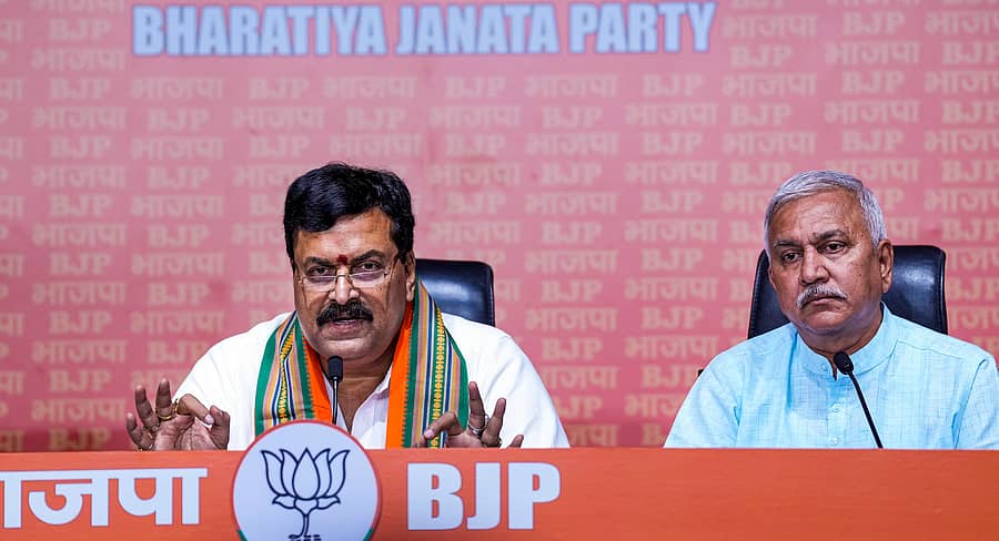 ತಮಿಳುನಾಡು ಬಿಜೆಪಿ ಸಹ ಉಸ್ತುವಾರಿ ಪೊಂಗುಲೇಟಿ ಸುಧಾಕರ್ ರೆಡ್ಡಿ ಮತ್ತು ರಾಜ್ಯ ಬಿಜೆಪಿಯ ಉಪಾಧ್ಯಕ್ಷ ನಾರಾಯಣನ್ ತಿರುಪತಿ (ಪಿಟಿಐ)