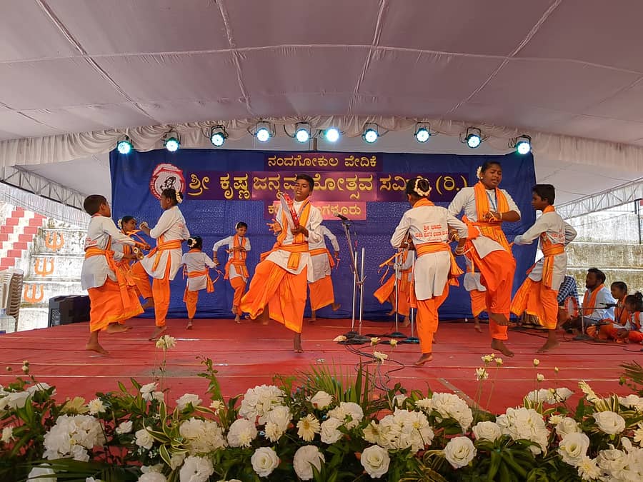 ಕುಣಿತ ಭಜನೆ ಸ್ಪರ್ಧೆಯಲ್ಲಿ ಭಾಗವಹಿಸಿದ್ದ ತಂಡ