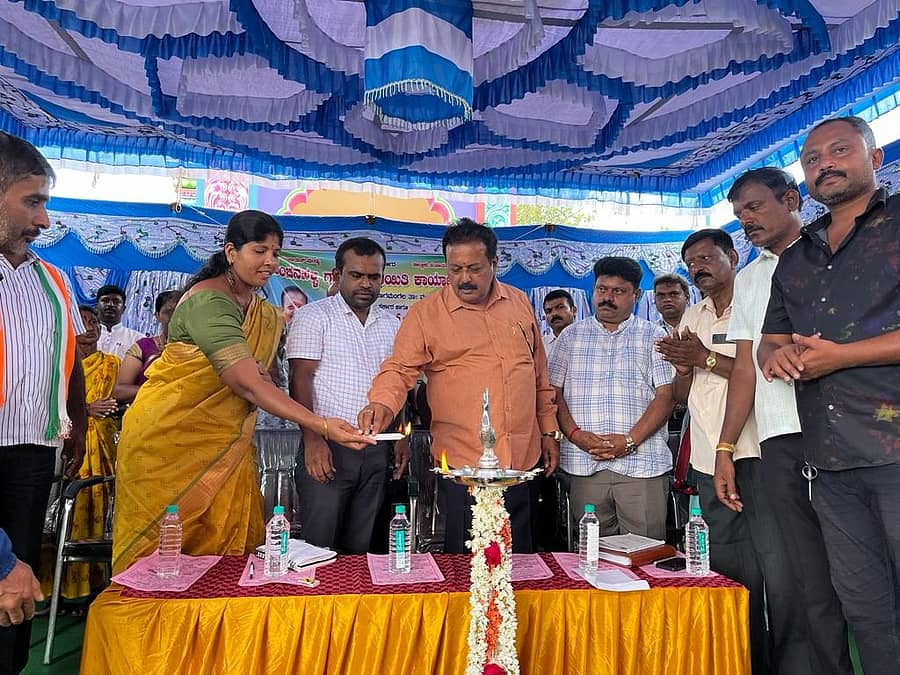 ನಾಗಮಂಗಲ ತಾಲ್ಲೂಕಿನ ಚುಂಚನಹಳ್ಳಿ ಗ್ರಾಮ ಪಂಚಾಯಿತಿ ವ್ಯಾಪ್ತಿಯ ಜನಸಂಪರ್ಕ ಸಭೆಯನ್ನು ಜಿಲ್ಲಾ ಉಸ್ತುವಾರಿ ಸಚಿವ ಎನ್.ಚಲುವರಾಯಸ್ವಾಮಿ ಉದ್ಘಾಟಿಸಿದರು