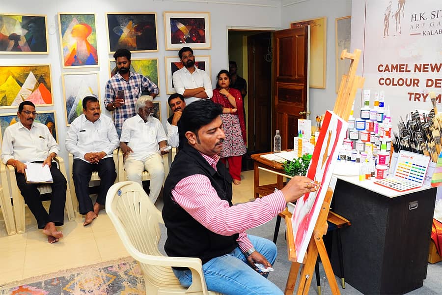 ಕಲಬುರಗಿಯ ಶರಣನಗರದಲ್ಲಿರುವ ಕೆ.ಸೀತನೂರ ಆರ್ಟ್ ಗ್ಯಾಲರಿಯಲ್ಲಿ ಶನಿವಾರ ಕ್ಯಾಮಲ್ ಚಿತ್ರಕಲಾ ಪ್ರದರ್ಶನ, ಪ್ರಾತ್ಯಕ್ಷಿಕೆ ನಡೆಯಿತು