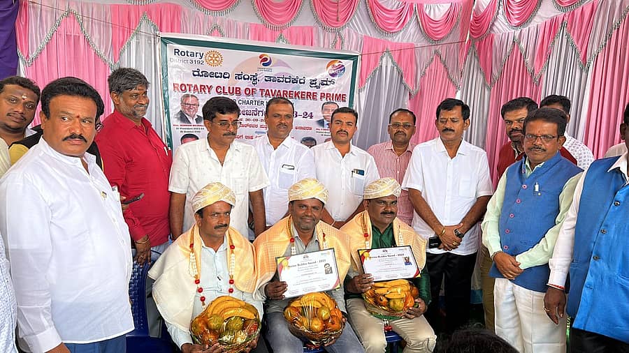 ರೋಟರಿ ವತಿಯಿಂದ ಉತ್ತಮ ಶಿಕ್ಷಕರಿಗೆ ರಾಷ್ಟ್ರ ನಿರ್ಮಾಣ ಪ್ರಶಸ್ತಿ ಪ್ರದಾನ ಮಾಡಲಾಯಿತು. 