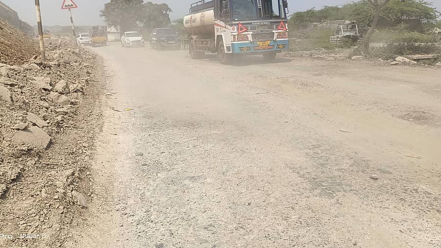 ಕಾಗಿಣಾ ಸೇತುವೆ ಕಾಮಗಾರಿ ಪಕ್ಕದ ರಸ್ತೆ ಹಾಳಾಗಿದ್ದು ವಾಹನ ಸಂಚಾರಕ್ಕೆ ಸಮಸ್ಯೆ ಉಂಟಾಗುತ್ತಿದೆ