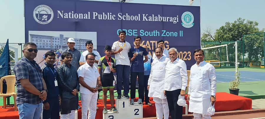 ದಕ್ಷಿಣ ವಲಯ ಸಿಬಿಎಸ್‌ಇ ಶಾಲೆಗಳ ಸ್ಕೇಟಿಂಗ್ ಚಾಂಪಿಯನ್‌ಷಿಪ್‌ನಲ್ಲಿ ವಿಜೇತ ಸ್ಪರ್ಧಿಗಳಿಗೆ ಸಣ್ಣ ಕೈಗಾರಿಕಾ ಸಚಿವ ಶರಣಬಸಪ್ಪ ದರ್ಶನಾಪುರ, ಶಾಸಕರಾದ ಅಲ್ಲಮಪ್ರಭು ಪಾಟೀಲ ಮತ್ತು ಶಶೀಲ್ ನಮೋಶಿ ಬಹುಮಾನ ವಿತರಿಸಿದರು