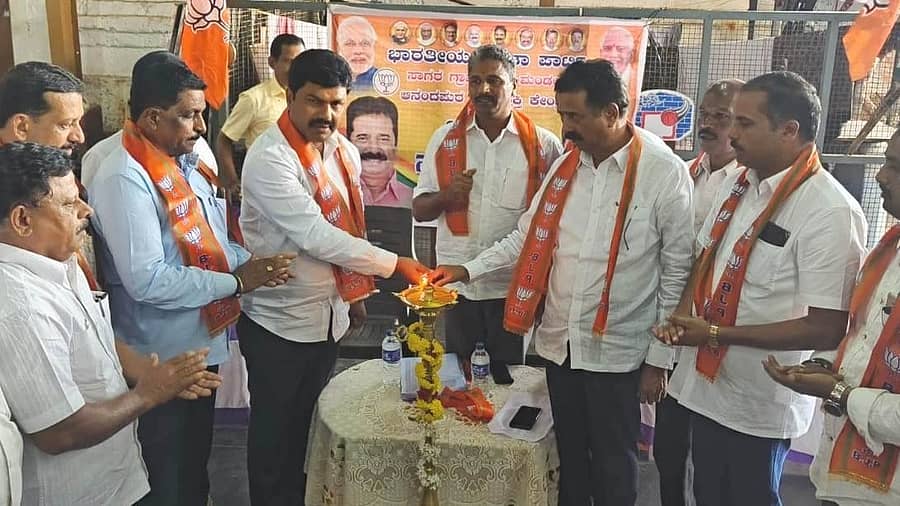 ಆನಂದಪುರದಲ್ಲಿ ಭಾನುವಾರ ನಡೆದ ಬಿಜೆಪಿ ಬೂತ್ ಸಶಕ್ತೀಕರಣ ಕಾರ್ಯಕ್ರಮವನ್ನು ಸಂಸದ ಬಿ.ವೈ. ರಾಘವೇಂದ್ರ ಉದ್ಘಾಟಿಸಿದರು