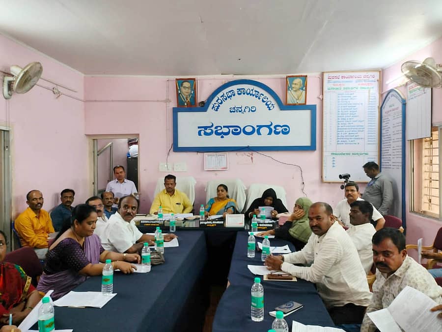 ಚನ್ನಗಿರಿ ಪುರಸಭೆ ಸಭಾಂಗಣದಲ್ಲಿ ಶನಿವಾರ ನಡೆದ ಸಾಮಾನ್ಯ ಸಭೆಯಲ್ಲಿ ಅಧ್ಯಕ್ಷೆ ಲಕ್ಷ್ಮಿದೇವಮ್ಮ ಮಾತನಾಡಿದರು