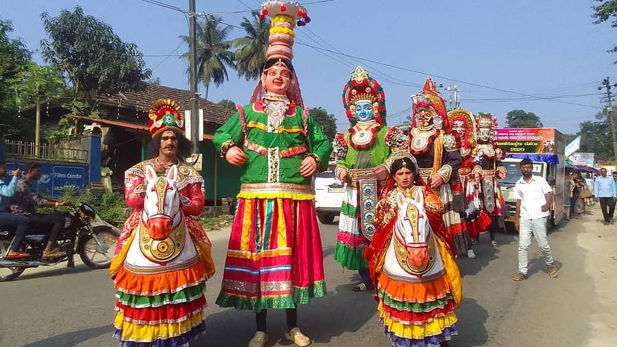 <div class="paragraphs"><p>ಸ್ತಬ್ದಚಿತ್ರ ಮೆರವಣಿಗೆ</p></div>