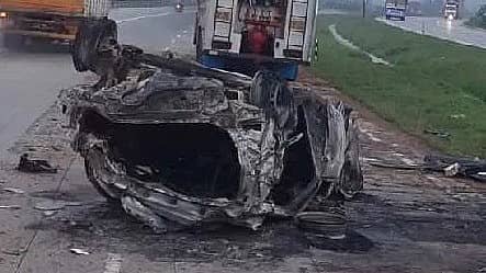 <div class="paragraphs"><p>ಸುಟ್ಟು ಕರಕಲಾದ ಕಾರು</p></div>