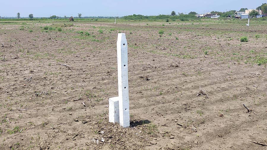 ಶಹಾಪುರ ನಗರದ ಐಡಿಎಸ್ ಎಂಟಿ ಜಮೀನು ಗಡಿ ಗುರುತು ಹಾಕಿರುವುದು