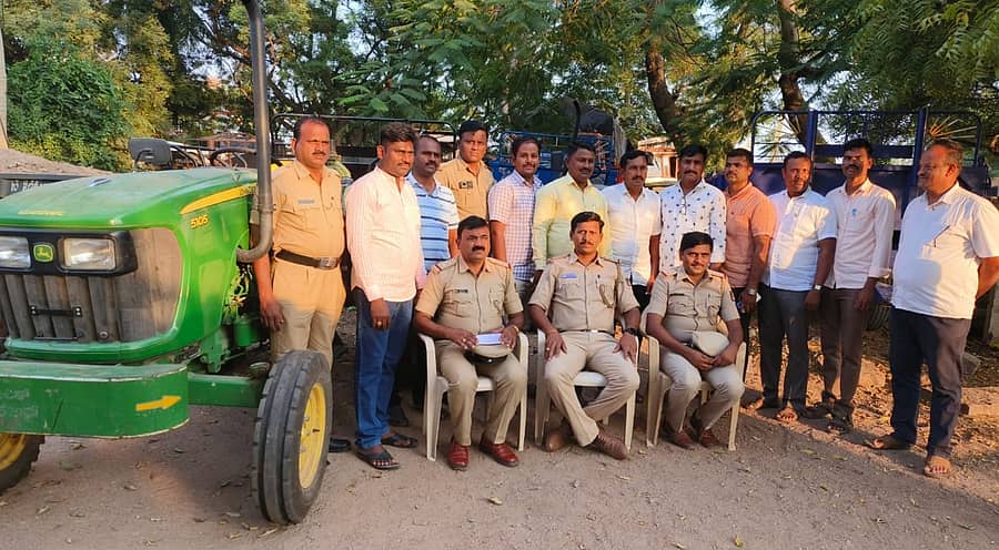 ಟ್ರ್ಯಾಕ್ಟರ್ ಮತ್ತು ಟ್ರೇಲರ್ ಕಳ್ಳತನದ ಆರೋಪಿಗಳನ್ನು ಪತ್ತೆ ಹಚ್ಚಿದ ಕೊಪ್ಪಳ ಗ್ರಾಮೀಣ ಠಾಣೆಯ ಪೊಲೀಸ್ ತಂಡ