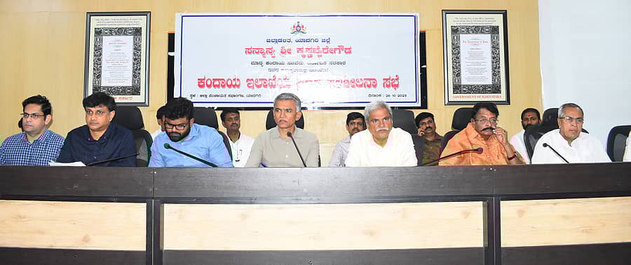 ಯಾದಗಿರಿ ಜಿಲ್ಲಾ ಪಂಚಾಯಿತಿ ಸಭಾಂಗಣದಲ್ಲಿ ಗುರುವಾರ ನಡೆದ ಕಂದಾಯ ಇಲಾಖೆ ಪ್ರಗತಿ ಪರಿಶೀಲನಾ ಸಭೆಯಲ್ಲಿ ಸಚಿವ ಕೃಷ್ಣ ಬೈರೇಗೌಡ ಮಾತನಾಡಿದರು