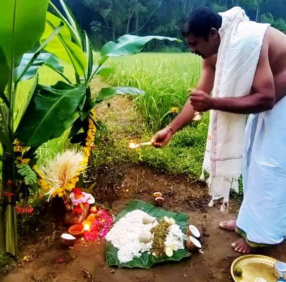 ಕೊಪ್ಪ ತಾಲ್ಲೂಕಿನ ಕೃಷಿಕ ನವೀನ್ ಕರುವಾನೆ ಭೂಮಿಪೂಜೆ ನೆರವೇರಿಸಿದರು