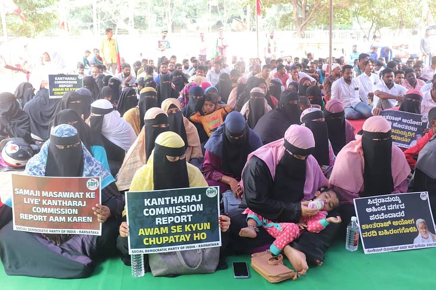 ನಗರದ ಸ್ವಾತಂತ್ರ್ಯ ಉದ್ಯಾನದಲ್ಲಿ ಸೋಮವಾರ ನಡೆದ ಪ್ರತಿಭಟನೆಯಲ್ಲಿ ಪಾಲ್ಗೊಂಡಿದ್ದ ಎಸ್ಡಿಪಿಐ ಕಾರ್ಯಕರ್ತರು