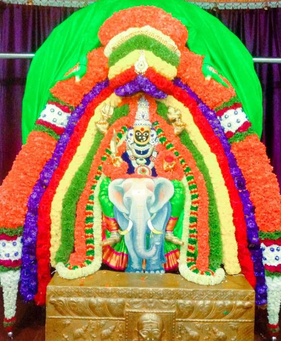 ಗುಬ್ಬಿ ತಾಲ್ಲೂಕಿನ ಮಣ್ಣಮ್ಮ ದೇವಿಗೆ ವಿಶೇಷ ಅಲಂಕಾರ ಮಾಡಲಾಗಿತ್ತು 