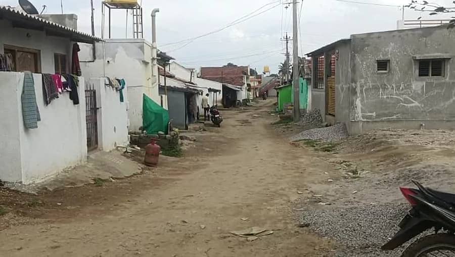 ಗುಂಡ್ಲುಪೇಟೆ ತಾಲ್ಲೂಕಿನ ವೀರನಪುರ ಗ್ರಾಮದ ನೋಟ