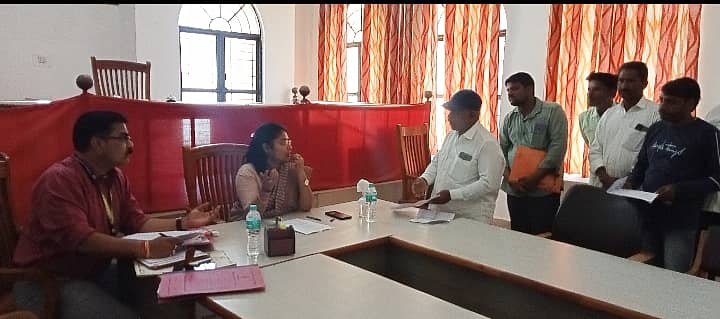 ರೋಣ ತಾಲ್ಲೂಕು ಕಚೇರಿಗೆ ಭೇಟಿ ನೀಡಿದ ಜಿಲ್ಲಾಧಿಕಾರಿ ವೈಶಾಲಿ ಎಂ.ಎಲ್. ಸಾರ್ವಜನಿಕರ ಅಹವಾಲು ಆಲಿಸಿದರು