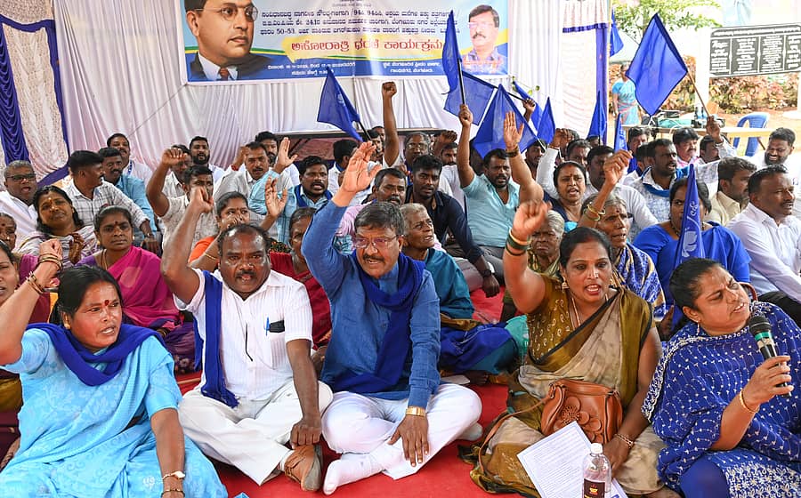 <div class="paragraphs"><p>ಕರ್ನಾಟಕ ದಲಿತ ಸಂಘರ್ಷ ಸಮಿತಿ (ಅಂಬೇಡ್ಕರ್ ವಾದ) ಸದಸ್ಯರು ನಗರದ ಸ್ವಾತಂತ್ರ್ಯ ಉದ್ಯಾನದಲ್ಲಿ ಬುಧವಾರ ಪ್ರತಿಭಟನೆ ನಡೆಸಿದರು. </p></div>