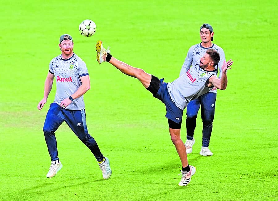 <div class="paragraphs"><p>ದಕ್ಷಿಣ ಆಫ್ರಿಕಾದ ಹೆನ್ರಿಚ್ ಕ್ಲಾಸೆನ್, ಏಡನ್ ಮರ್ಕರಂ ಮತ್ತು ಕ್ವಿಂಟನ್ ಡಿ ಕಾಕ್ ತಾಲೀಮು ನಡೆಸಿದರು </p></div>