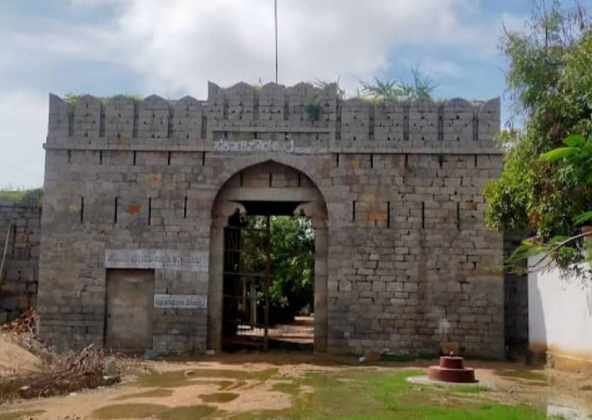 ತೆಕ್ಕಲಕೋಟೆ ಪಟ್ಟಣದ ಕೋಟೆಯ ಆಕರ್ಷಕ ಮಹಾದ್ವಾರ