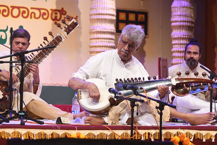 <div class="paragraphs"><p>ಇತ್ತೀಚೆಗೆ ಬೆಂಗಳೂರಿನಲ್ಲಿ ನಡೆದ ಕಛೇರಿಯಲ್ಲಿ ಪಂಡಿತ್ ತಾರಾನಾಥ </p></div>