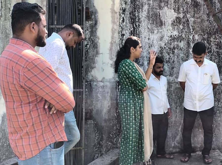ಪಚ್ಚನಾಡಿ ಎಸ್‌ಟಿಪಿಯನ್ನು ಮೇಯರ್‌ ಸುಧೀರ್‌ ಶೆಟ್ಟಿ ಕಣ್ಣೂರು ಅವರು ಸೋಮವಾರ ಪರಿಶೀಲಿಸಿದರು. ಸಂಗೀತಾ ಆರ್‌.ನಾಯಕ್‌, ಪಾಲಿಕೆಯ ಸಹಾಯಕ ಕಾರ್ಯಪಾಲಕ ಎಂಜಿನಿಯರ್‌ ಶಿವಲಿಂಗಪ್ಪ ಹಾಗೂ ಇತರರು ಇದ್ದಾರೆ