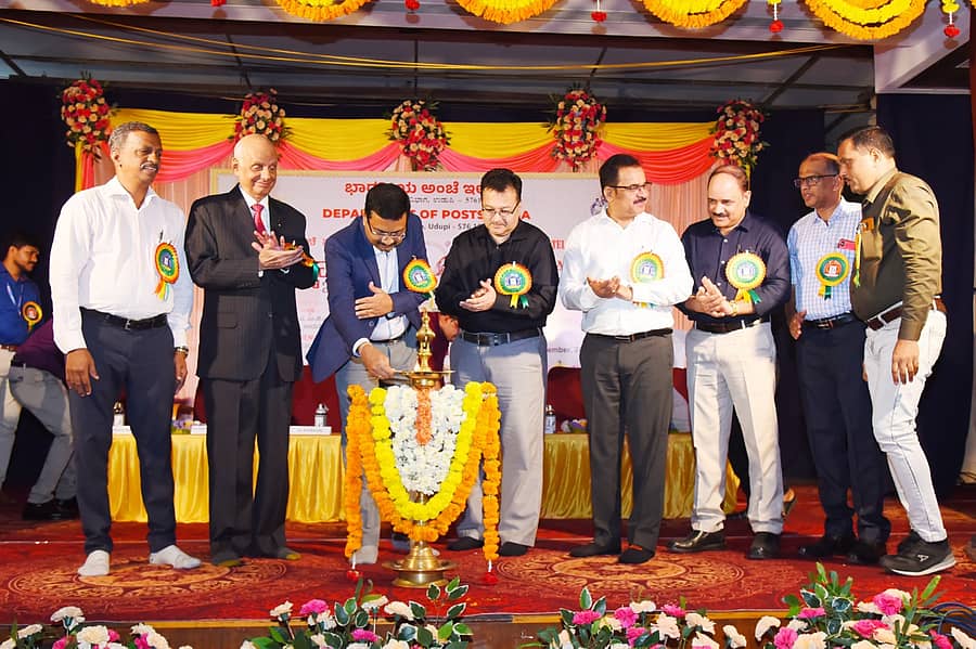 ಅಂಚೆ ಚೀಟಿ ಪ್ರದರ್ಶನವನ್ನು ಅಂಚೆ ಇಲಾಖೆ ದಕ್ಷಿಣ ಕರ್ನಾಟಕ ವಲಯದ ನಿರ್ದೇಶಕ ಎಲ್.ಕೆ. ದಾಸ್ ಉದ್ಘಾಟಿಸಿದರು