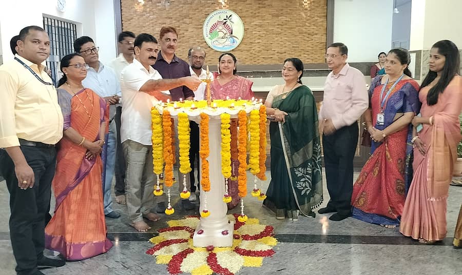 ಮಂಗಳೂರಿನಲ್ಲಿ ಆಯೋಜಿಸಿದ್ದ ಆಯುರ್ವೇದ ದಿನಾಚರಣೆಯನ್ನು ಮೇಯರ್ ಸುಧೀರ್ ಶೆಟ್ಟಿ ಕಣ್ಣೂರು ಉದ್ಘಾಟಿಸಿದರು