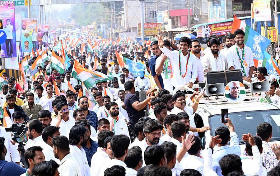 ಭಾರತೀಯ ರಾಷ್ಟೀಯ ವಿದ್ಯಾರ್ಥಿಗಳ ಒಕ್ಕೂಟದ (ಎನ್‌ಎಸ್‌ಯುಐ) ನೂತನ ರಾಜ್ಯ ಪ್ರಧಾನ ಕಾರ್ಯದರ್ಶಿಯಾಗಿ ನೇಮಕಗೊಂಡ ಸಾಗರ್‌ ಖಂಡ್ರೆ ಅವರಿಗೆ ಬೀದರ್‌ನಲ್ಲಿ ಶುಕ್ರವಾರ ಅವರ ಅಭಿಮಾನಿ ಬಳಗದವರು ಭವ್ಯ ಸ್ವಾಗತ ಕೋರಿದರು