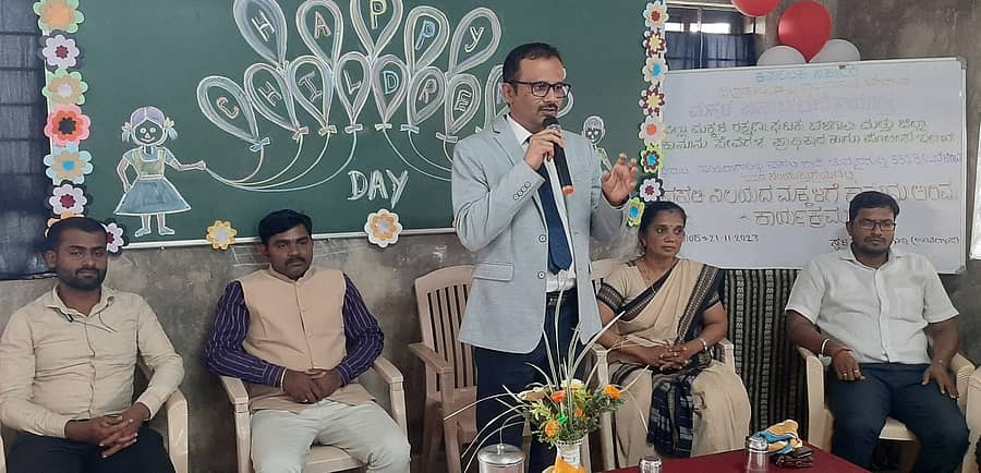 <div class="paragraphs"><p>ಬೆಳಗಾವಿಯಲ್ಲಿ ಈಚೆಗೆ ನಡೆದ ಮಕ್ಕಳಿಗೆ ಕಾನೂನು ಅರಿವು ಕಾರ್ಯಕ್ರಮದಲ್ಲಿ ನ್ಯಾಯಾಧೀಶರಾದ ಮುರಳಿ ಮೋಹನ ರೆಡ್ಡಿ ಮಾತನಾಡಿದರು</p></div>