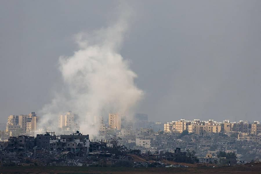 <div class="paragraphs"><p>ದಾಳಿಯಿಂದಾಗಿ ಇಸ್ರೇಲ್ ನಗರದಲ್ಲಿ ಹೊಗೆ ಆವರಿಸಿಕೊಂಡಿರುವುದು</p></div>