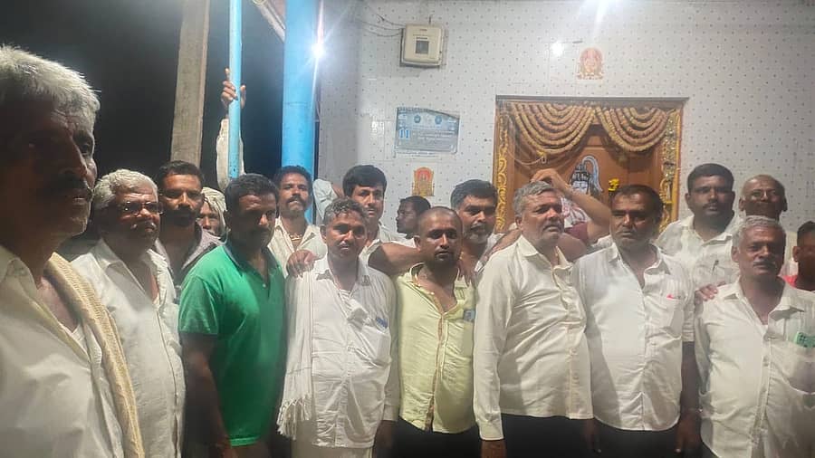 ಹಾರೋಹಳ್ಳಿ ತಾಲೂಕಿನ ಮರಳವಾಡಿ ಹೋಬಳಿ ಮಲ್ಲಿಗೆ ಮೆಟ್ಟಿಲು ಸಹಕಾರ ಸಂಘಕ್ಕೆ ಆಯ್ಕೆಯಾದ ನಿರ್ದೆಶಕರನ್ನು ಅಭಿನಂದಿಸಲಾಯಿತು